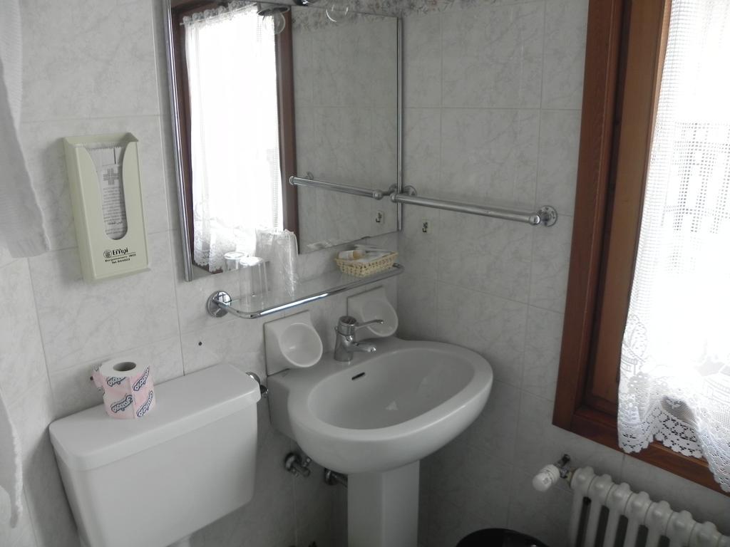 Hotel Nuovo Pecetto Macugnaga Oda fotoğraf